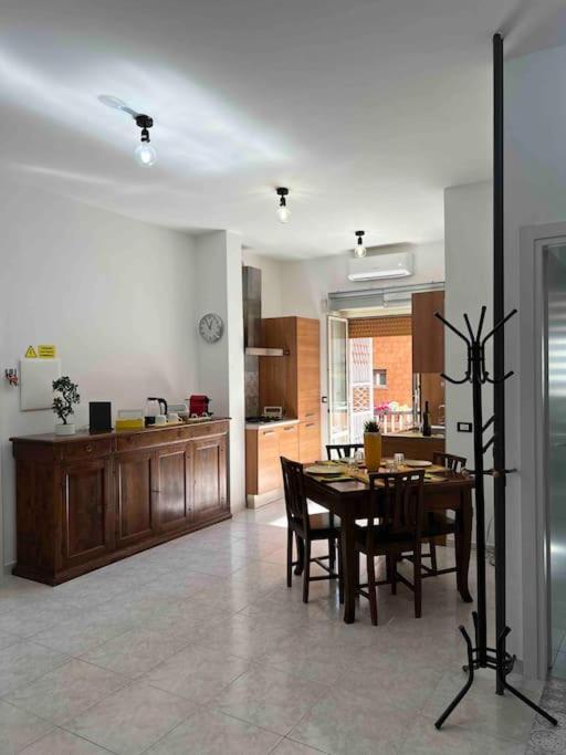 3 Fermate Dal Colosseo - Casa Vacanze Elena - 50 M Da Metro Garbatella Rome Exterior photo